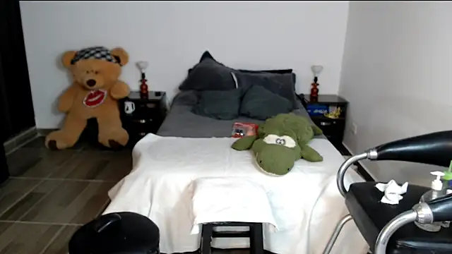 Snapshot of KRISTAL__JACKSON chatting on February 18, 2025, 3:21 am KRISTAL JACKSON online show from February 18, 2025, 3:21 am