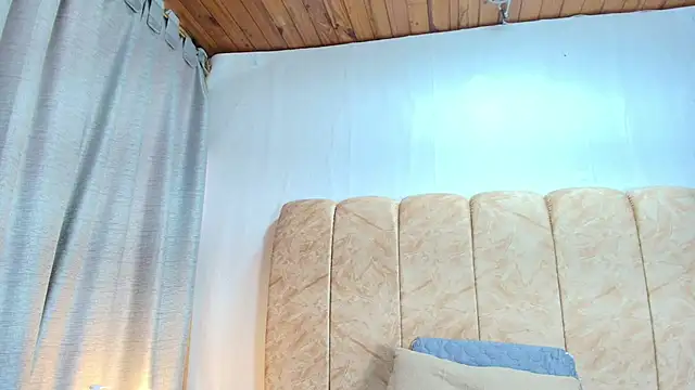 Snapshot of Zoe_Curvy chatting on November 29, 2025, 12:49 pm Zoe Curvy online show from November 29, 2025, 12:49 pm