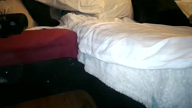 Snapshot of lukasdie chatting on April 11, 2026, 1:46 am lukasdie online show from April 11, 2026, 1:46 am