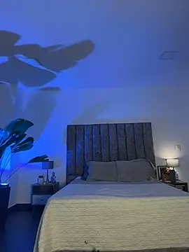 milaivanova online show from November 25, 2025, 11:32 am