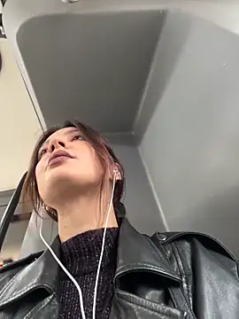 BabeRainbow online show from September 18, 2025, 10:07 am