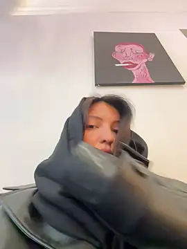 BabeRainbow online show from February 12, 2025, 9:10 am