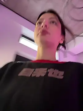 BabeRainbow online show from March 1, 2025, 9:29 am