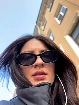 BabeRainbow online show from October 7, 2025, 10:38 am