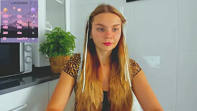 Snapshot of Molly_sweetie chatting on June 26, 2026, 6:41 am Molly sweetie online show from June 26, 2026, 6:41 am
