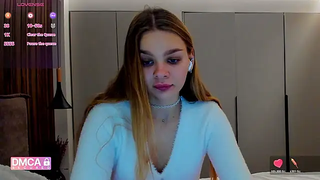 Molly sweetie online show from December 1, 2025, 7:20 am