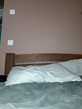 Miss    Mia  online show from September 20, 2025, 7:35 am