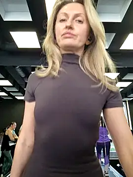 Miss    Mia  online show from February 26, 2025, 12:05 pm