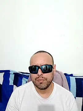 Snapshot of ElSunEagle chatting on May 20, 2026, 2:41 am ElSunEagle online show from May 20, 2026, 2:41 am
