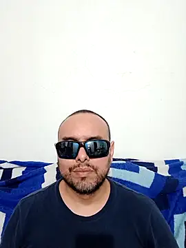 Snapshot of ElSunEagle chatting on May 24, 2026, 2:33 am ElSunEagle online show from May 24, 2026, 2:33 am