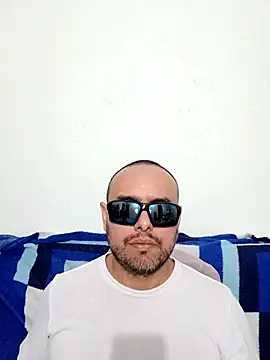 Snapshot of ElSunEagle chatting on May 21, 2026, 2:31 am ElSunEagle online show from May 21, 2026, 2:31 am