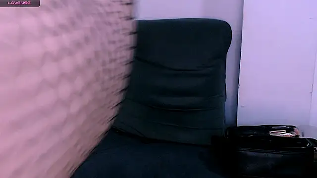 sofi-rojas1 online show from March 28, 2026, 7:15 pm