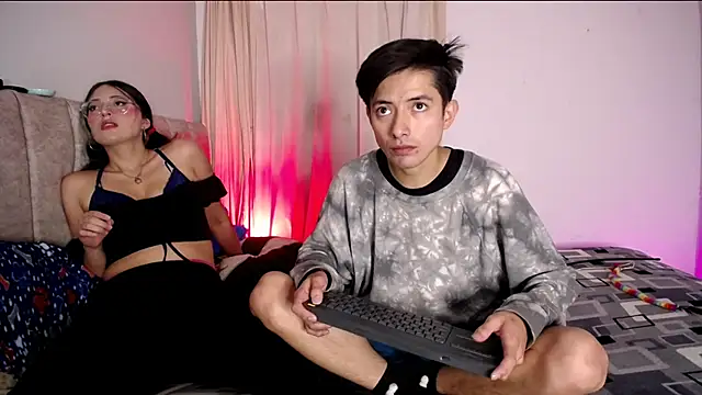 Snapshot of Pinkandyellowpokemon chatting on November 19, 2025, 7:58 pm Pinkandyellowpokemon online show from November 19, 2025, 7:58 pm