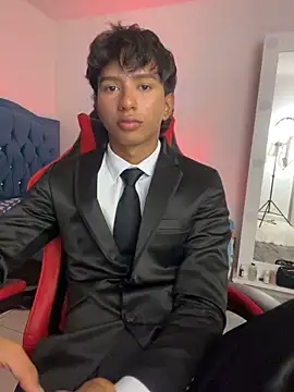 Snapshot of Leonarrrd_01 chatting on November 24, 2025, 11:05 pm Leonarrrd 01 online show from November 24, 2025, 11:05 pm