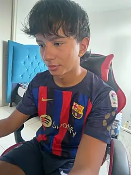 Snapshot of Leonarrrd_01 chatting on December 4, 2025, 4:06 pm Leonarrrd 01 online show from December 4, 2025, 4:06 pm