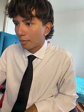 Snapshot of Leonarrrd_01 chatting on December 1, 2025, 9:48 pm Leonarrrd 01 online show from December 1, 2025, 9:48 pm