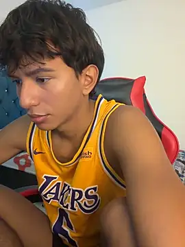 Leonarrrd 01 online show from February 9, 2026, 12:08 am