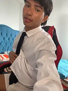 Snapshot of Leonarrrd_01 chatting on November 28, 2025, 5:35 pm Leonarrrd 01 online show from November 28, 2025, 5:35 pm