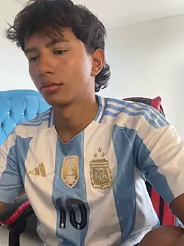 Snapshot of Leonarrrd_01 chatting on November 25, 2025, 9:04 pm Leonarrrd 01 online show from November 25, 2025, 9:04 pm