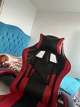 Snapshot of Leonarrrd_01 chatting on November 29, 2025, 8:53 pm Leonarrrd 01 online show from November 29, 2025, 8:53 pm