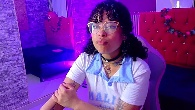 Snapshot of miahernadez303av chatting on February 16, 2026, 2:54 am miahernadez303av online show from February 16, 2026, 2:54 am