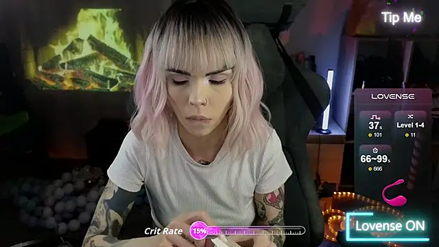 Snapshot of Kerry_Kirk chatting on December 17, 2025, 10:48 pm Kerry Kirk online show from December 17, 2025, 10:48 pm