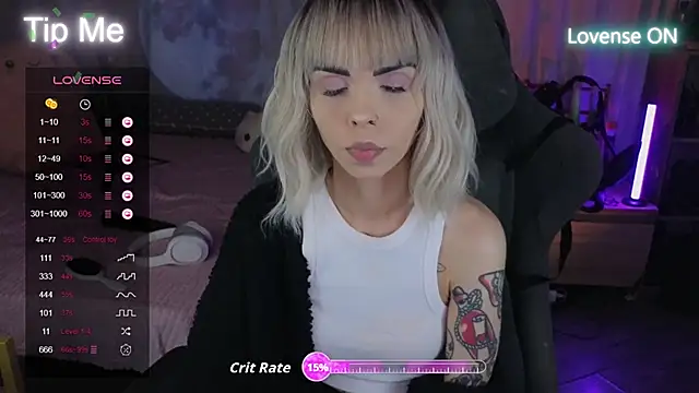 Snapshot of Kerry_Kirk chatting on October 8, 2025, 11:16 pm Kerry Kirk online show from October 8, 2025, 11:16 pm