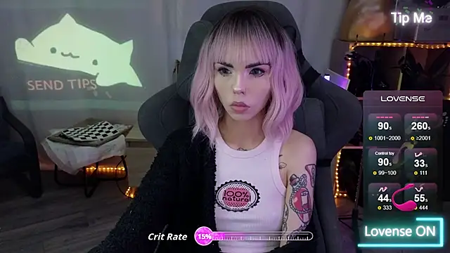 Snapshot of Kerry_Kirk chatting on November 18, 2025, 10:13 pm Kerry Kirk online show from November 18, 2025, 10:13 pm