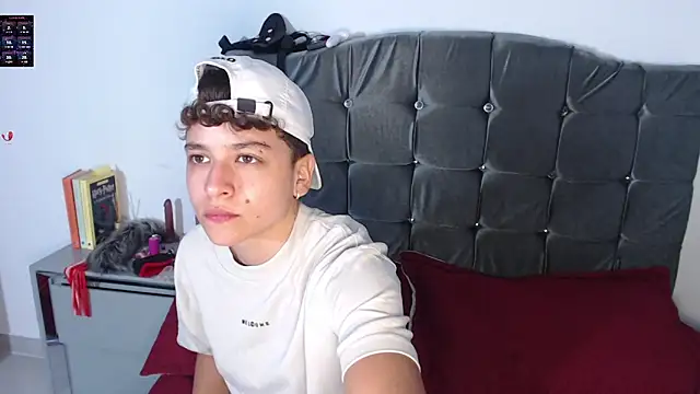 Antonella Cruz02 online show from April 21, 2026, 4:19 am