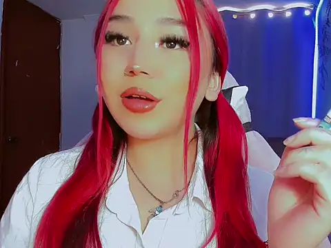 Snapshot of madisonx17 chatting on November 19, 2025, 8:20 pm madisonx17 online show from November 19, 2025, 8:20 pm