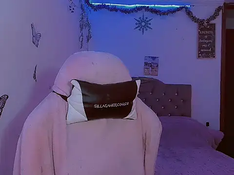 Snapshot of madisonx17 chatting on February 14, 2026, 10:21 pm madisonx17 online show from February 14, 2026, 10:21 pm