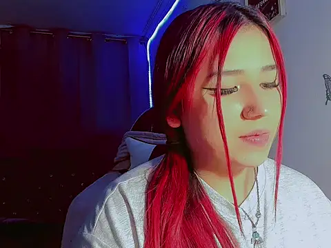 Snapshot of madisonx17 chatting on November 9, 2025, 12:14 am madisonx17 online show from November 9, 2025, 12:14 am