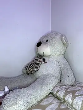 Snapshot of ValerieHilton chatting on November 19, 2025, 10:10 pm ValerieHilton online show from November 19, 2025, 10:10 pm