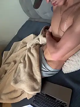 Alexisss122 online show from February 11, 2026, 10:31 pm