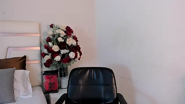 Snapshot of CamilaSofiia chatting on March 11, 2025, 1:37 am CamilaSofiia online show from March 11, 2025, 1:37 am