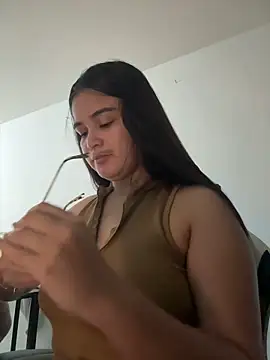 Snapshot of CamilaSofiia chatting on December 16, 2025, 2:49 am CamilaSofiia online show from December 16, 2025, 2:49 am