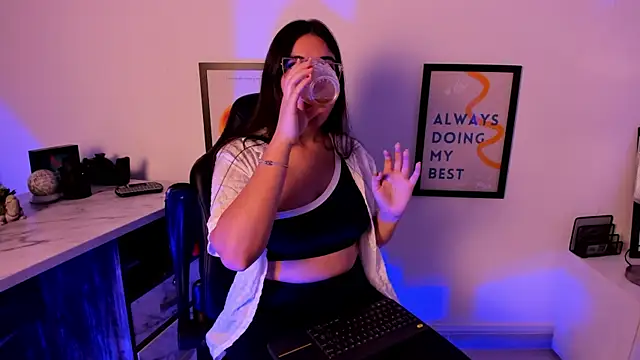 Snapshot of CamilaSofiia chatting on October 27, 2025, 7:59 pm CamilaSofiia online show from October 27, 2025, 7:59 pm