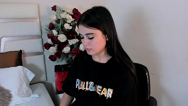 Snapshot of CamilaSofiia chatting on March 22, 2025, 1:43 am CamilaSofiia online show from March 22, 2025, 1:43 am