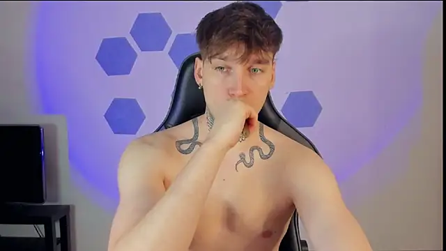 Snapshot of Chris_Tyson chatting on March 4, 2025, 11:32 pm Chris Tyson online show from March 4, 2025, 11:32 pm