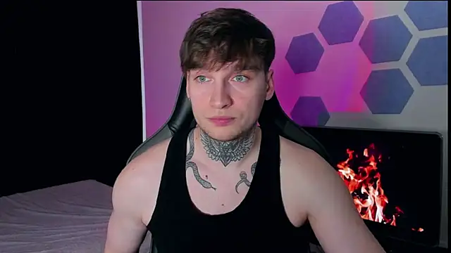 Snapshot of Chris_Tyson chatting on March 18, 2025, 4:18 am Chris Tyson online show from March 18, 2025, 4:18 am