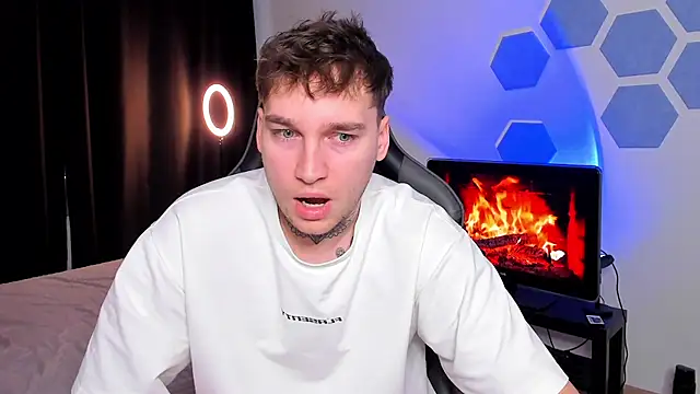 Snapshot of Chris_Tyson chatting on December 5, 2025, 7:29 am Chris Tyson online show from December 5, 2025, 7:29 am