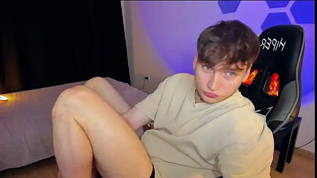 Snapshot of Chris_Tyson chatting on February 9, 2025, 12:17 am Chris Tyson online show from February 9, 2025, 12:17 am