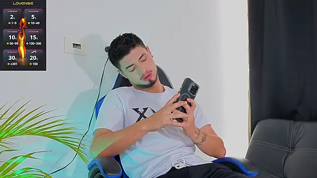 EdwardRoss  online show from November 29, 2025, 8:42 pm