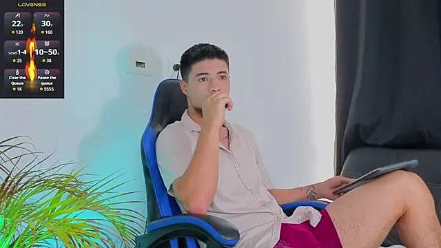 Snapshot of EdwardRoss_ chatting on December 20, 2025, 8:12 pm EdwardRoss online show from December 20, 2025, 8:12 pm