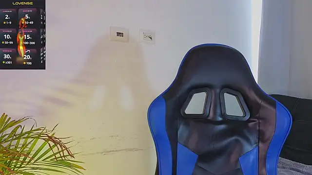 EdwardRoss  online show from April 3, 2026, 9:21 pm