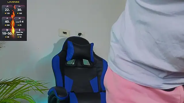 EdwardRoss  online show from October 26, 2025, 8:53 pm