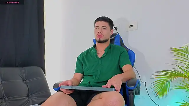 EdwardRoss  online show from November 12, 2025, 7:51 pm