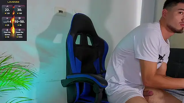 Snapshot of EdwardRoss_ chatting on February 2, 2026, 10:09 pm EdwardRoss online show from February 2, 2026, 10:09 pm