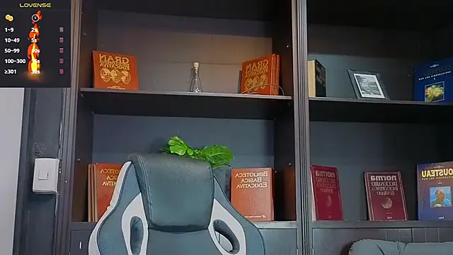 EdwardRoss  online show from September 23, 2025, 8:38 pm