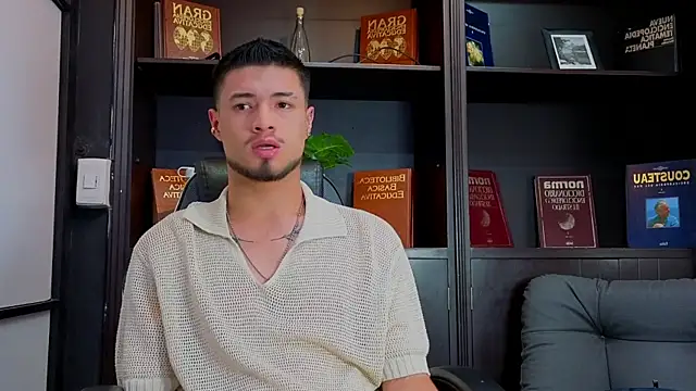 EdwardRoss  online show from October 2, 2025, 8:12 pm